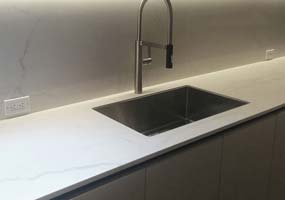 Top cucina in Laminam bianco statuario venato opaco