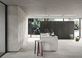Top e rivestimento cucina in Laminam calce grigio