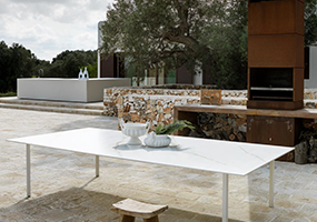 Tavolo in Laminam bianco statuario venato opaco