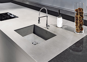 Top e lavandino in laminam calce grigio